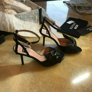 Las mejores ofertas en Moschino mujer piel Tacones | eBay