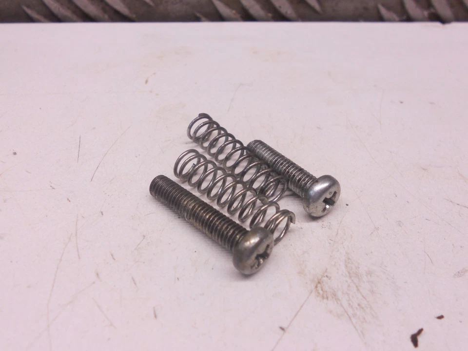 Moteur Honda GXV 140 GXV140 - Vis et ressorts réglage carburateur / régulation - Photo 1/1