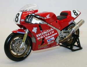 Univ Hobbies 1/12 Scale Metal Model UH4822 Honda RC30 Carl Fogarty 1990 IOM Win - Imagen 1 de 18