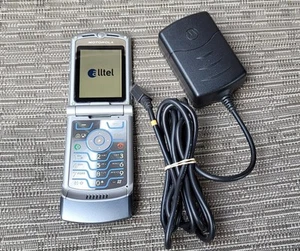 Motorola Razr V3c Cellular Flip Phone Gray and Silver (Alltel) With AC Charger - Picture 1 of 6