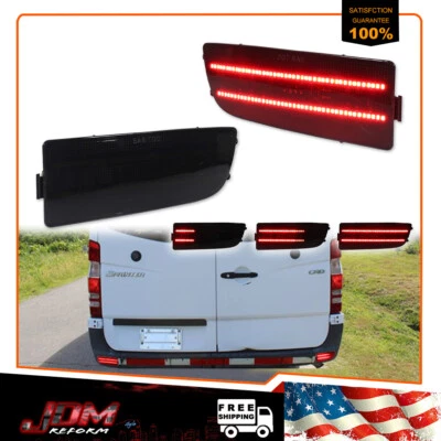 Luces de freno de parachoques ahumadas con señal de giro secuencial para 07-18 Benz Sprinter W90 Foto 1 de 4