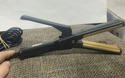 Wigo Europe Flat Hot Iron Hair Straightener Straightening WG5302 - Image 1 of 4
