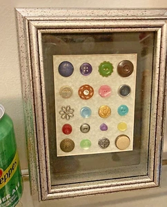 MID-CENTURY LOT SET VINTAGE FRAMED 3D WALL ART - COLLAGE of 20 ANTIQUE BUTTONS - Picture 1 of 3