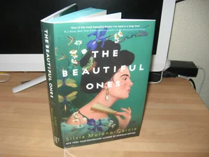 Silvia Moreno-Garcia The Beautiful Ones Signed Numbered 1st green sprayed edges - Picture 1 of 7