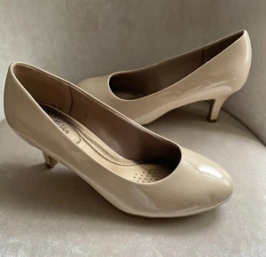 NEW! LifeStride Nude Faux Leather Parigi Pumps, Almond Toe Slip On Heels, 9.5W - Picture 1 of 5