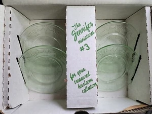 Juego Mosser Glass Jennifer # 3, platos, verde, bailarina, camafeo - Imagen 1 de 3