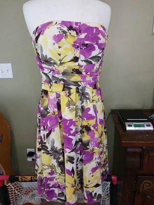 Vestido acampanado The Limited talla 10 sin tirantes púrpura amarillo corte línea A hasta la rodilla  Foto 1 de 4