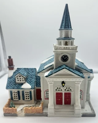 Casa iluminada de porcelana Lemax. Tiene cable de alimentación nuevo. LEER!!!  Necesita TLC  Foto 1 de 4