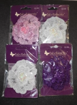 ADORNOS DE FLORES con Cintas Juego de 4 Rosa Blanco Morado NUEVO Foto 1 de 4