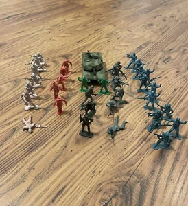 Lot Of 34 Plastic Army Men 6 Separate Color Toy Soldiers with Army Tank - Picture 1 of 2