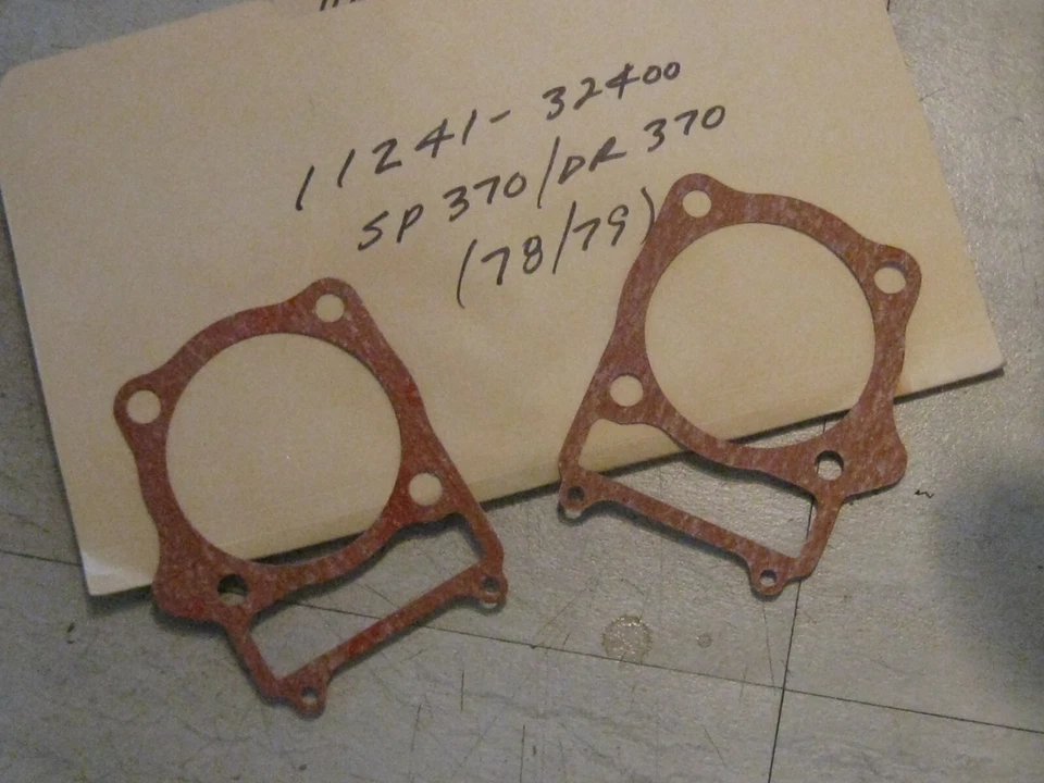 JUNTAS BASE CILINDRO SUZUKI SP370/DR370 (2) ¡NOS! Foto 1 de 1