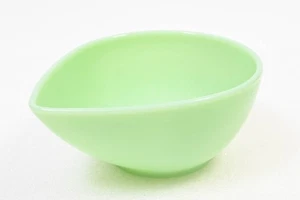 Fire King Oven Ware Jadeite Jadite Swedish Modern Teardrop Spouted 6.5" Bowl - Picture 1 of 10