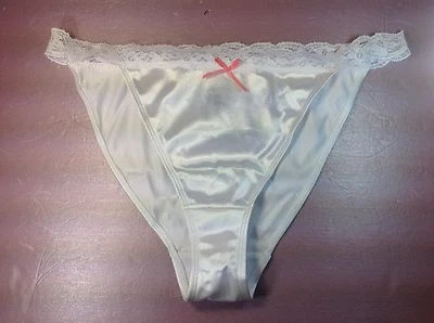 Bragas, bikinis de mujer ILUSION talla L. Blanco satinado suave con cintura de red y decoración Foto 1 de 4