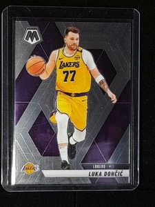 Baloncesto con mosaico Panini 2024-25 - Luka Dončić #100 Silver Prizm - Imagen 1 de 2