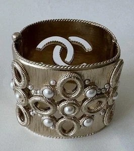 Chanel Metal & Glass Pearls Soft Gold Tone Bracelet from 2016 S/S Collection - Picture 1 of 15
