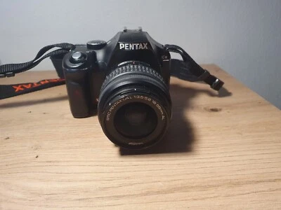 Pentax K-x 12.4 MP DSLR Kamera (Kit mit 18-55mm Objektiv) - Bild 1 von 4