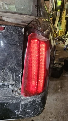 Conjunto de luces traseras Cadillac STS 2005-2011 lado derecho del pasajero OEM Foto 1 de 3