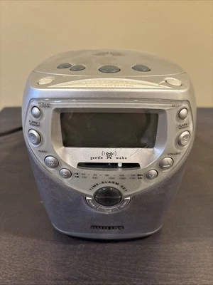 PHILIPS AJ3950 Dual Alarm Clock CD Player AM/FM Radio | TESTED & WORKING! - Image 1 of 4