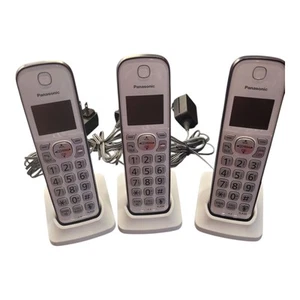 Panisonic KX-TGD51 A, słuchawka PNLC1077 Baza ładowania 3 każda - Zdjęcie 1 z 1