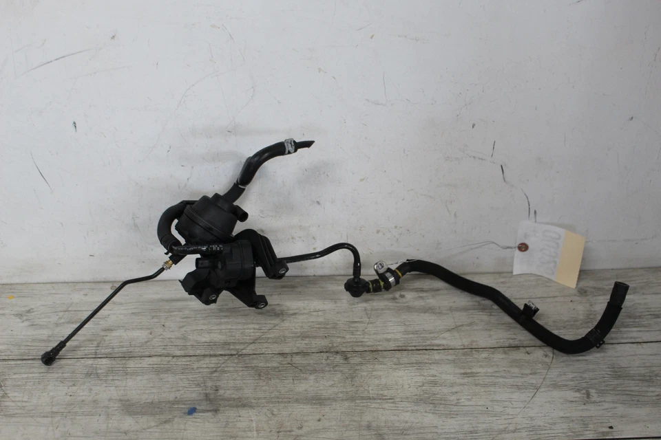 Piezas de inyección de combustible diversas AUDI S8 13 14 15 16 17 Foto 1 de 4