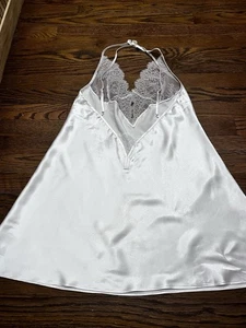 VICTORIA'S SECRET IVORY CHEMISE NIGHTGOWN LACE BUST SIZE MEDIUM M Bridal - Picture 1 of 5