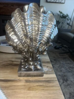 Preciosos jarrones/decoración del hogar concha marina de resina ZGallerie 13x10 coleccionables Foto 1 de 4