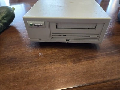 SEAGATE STD68000N DDS-2 4/8GB EXTERNAL DAT TAPE DRIVE 50 PIN SCSI CONNECTION - Image 1 of 3