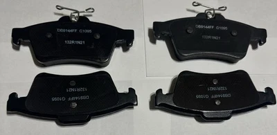 Pastillas de freno Carquest con herrajes - traseras - nuevas. Ford Transit Connect. Foto 1 de 3