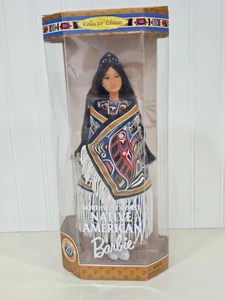 Bambole dei nativi americani della costa nord-occidentale Barbie 1999 Mattel #24671 - Foto 1 di 11