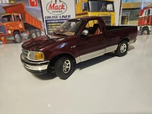 Maßstab 1:18 Diecast Ford F-150 von Ertl Collectibles - Bild 1 von 15