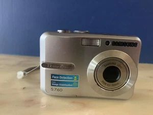 FOTOCAMERA DIGITALE SAMSUNG S760 7.2 MEGA PIXELS FUNZIONANTE ARGENTO - Foto 1 di 5