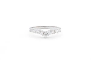 Anillo apilable Chevron de oro blanco de 14 k/banda de boda 0,50 ctw - Imagen 1 de 7