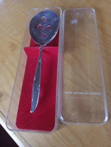 1 Pc 1847 ROGERS PATTERN SERVING SLOTTED TOMATO RELISH SPOON WITH BOX 8 IN - Picture 1 of 5