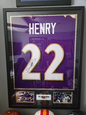 Camiseta Derrick Henry Autografiada Firmada Enmarcada Baltimore Ravens Certificado de Autenticidad JSA Foto 1 de 3