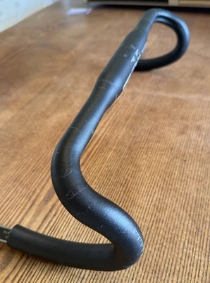 Manillar corto y poco profundo Bontrager Race VR-S 31,8 mm 42 cm barra de caída de carretera negro Foto 1 de 4