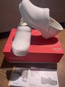 Sanita Women Nursing Medical Clogs Shoes White Size 6 New In Box - Picture 1 of 10