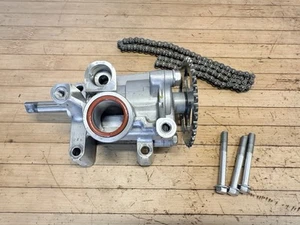 09-16 SUZUKI GSXR 1000 ENGINE MOTOR OIL PUMP ASSEMBLY OEM - Picture 1 of 5