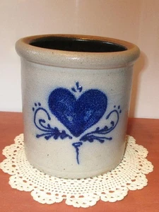 1986 Rockdale Union Steinzeug Herz Topf 5 1/2" hoch x 5 1/4" rund - Bild 1 von 4