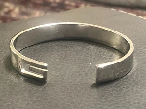 THIN VINTAGE GUCCI "G" BRANDED LOGO 925 CUFF BRACELET - 26g- RARE - Picture 1 of 14
