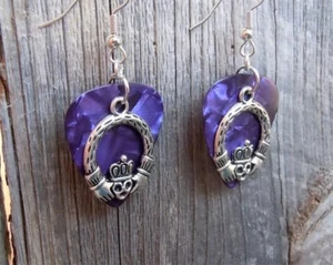 Pendientes Claddagh Charm Guitarra Pick con Pendientes de Acero Quirúrgico - Imagen 1 de 11