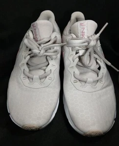 NIKE LEGEND ESSENTIAL WOMENS SIZE 7 - Picture 1 of 12