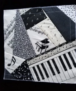 Crazy Quilt Square 33 - You Embellish Your Way - MUSIK, MUSIK, MUSIK - Bild 1 von 5