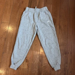 Big Kids Nike Sportswear Club Fleece Joggers Sweatpants Gray sz M / 24" ins - Picture 1 of 10