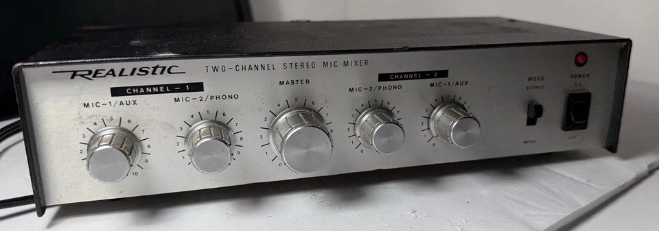 Mezclador de micrófono estéreo realista de dos canales modelo 32-1100 equipo de audio vintage Foto 1 de 4