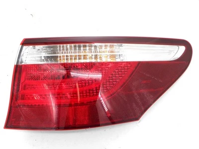 Luz trasera exterior del lado derecho del pasajero montada en cuarto para 07-09 Lexus LS460 Foto 1 de 4