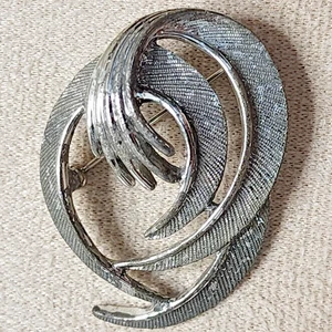 VINTAGE SARAH COVENTRY SILVER TONE ABSTRACT SWIRL BROOCH PIN - Picture 1 of 8