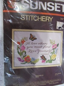 To Love...Stitchery Kit #747 (Sunset Designs, 1983) SPEDIZIONE GRATUITA - Foto 1 di 4