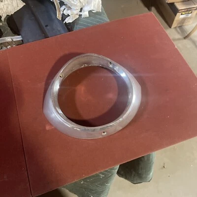 Bisel de faros Buick Special Century 1956 (1) cromado usado original 56 Foto 1 de 3