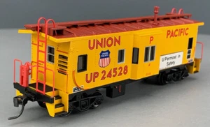 HO Athearn 7451 CA-13 Bay Window Caboose Union Pacific #24528 HO4738 - Picture 1 of 9
