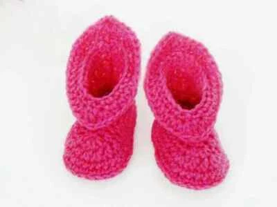 Crochet Pattern DIGITAL DOWNLOAD  - Baby Elf Booties - 4 Sizes Newborn to 2 Year - Image 1 of 4